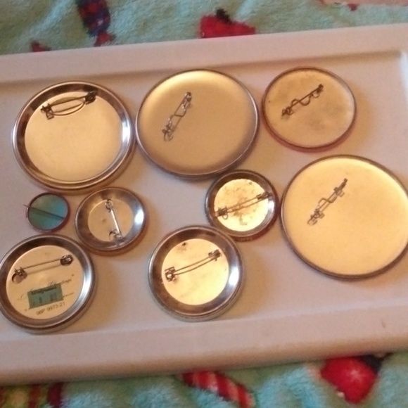 Button pins - Picture 2 of 2